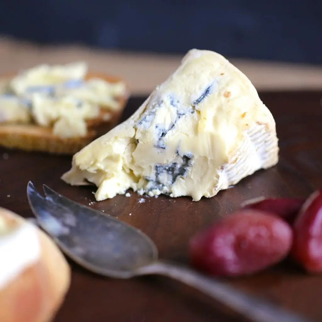 Crostini with Cambozola Cheese and Roasted Grapes