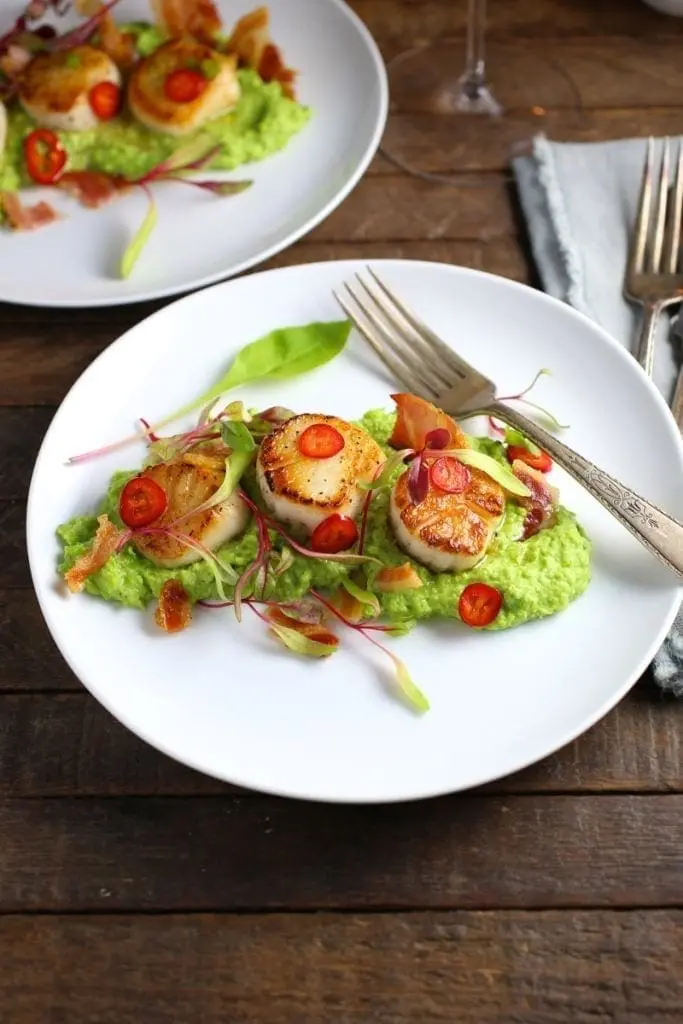 Seared Scallops with Jalapeno-Lime Butter, Pea Purée and Crispy Pancetta