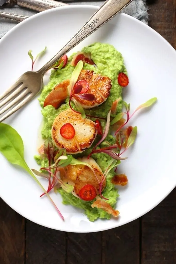 Seared Scallops with Jalapeno-Lime Butter, Pea Purée and Crispy Pancetta