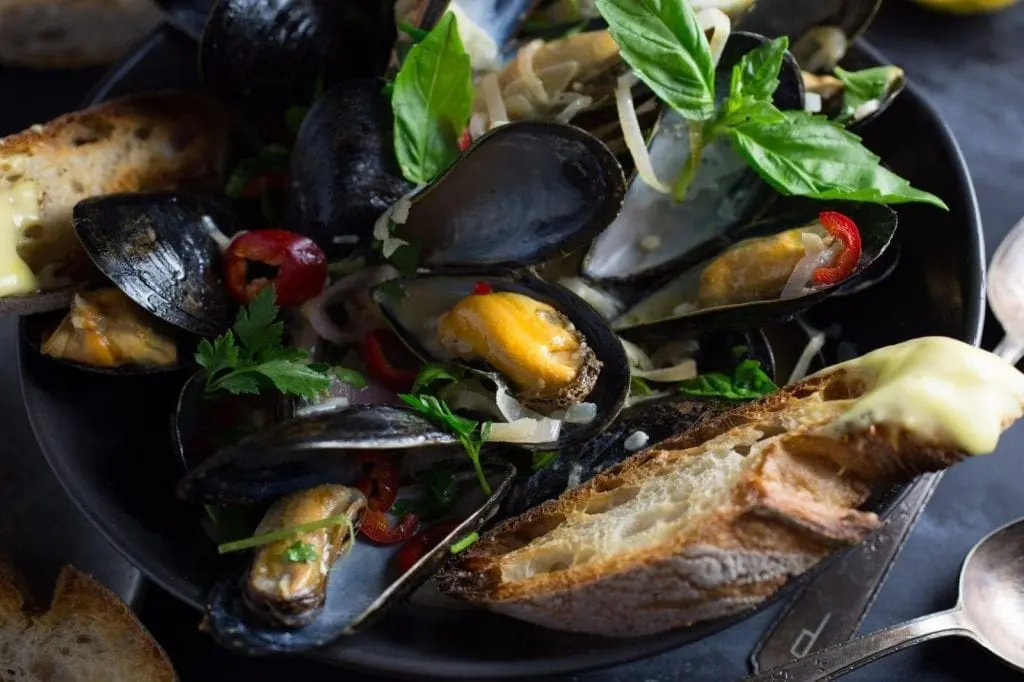 Steamed Mussels With Wheat Beer and Basil (and Garlicky Aïoli Toasts)