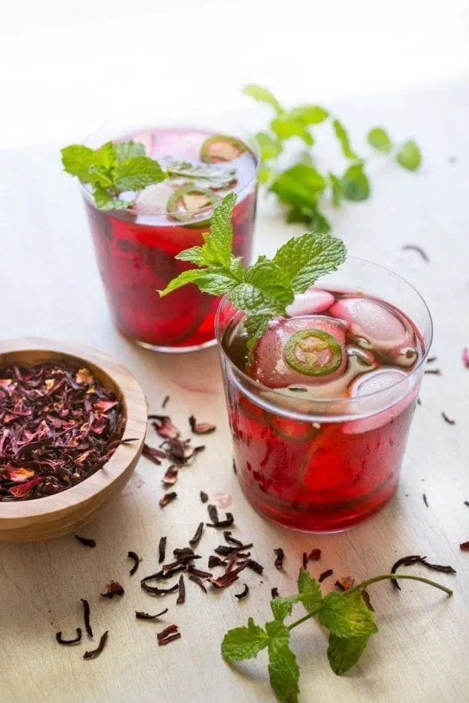 Hibiscus Cocktail with Mint and Jalapeño 