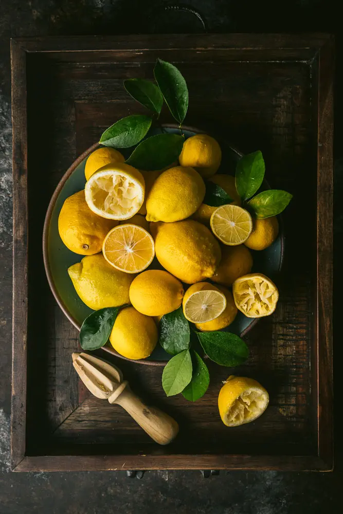 A bowl of lemons