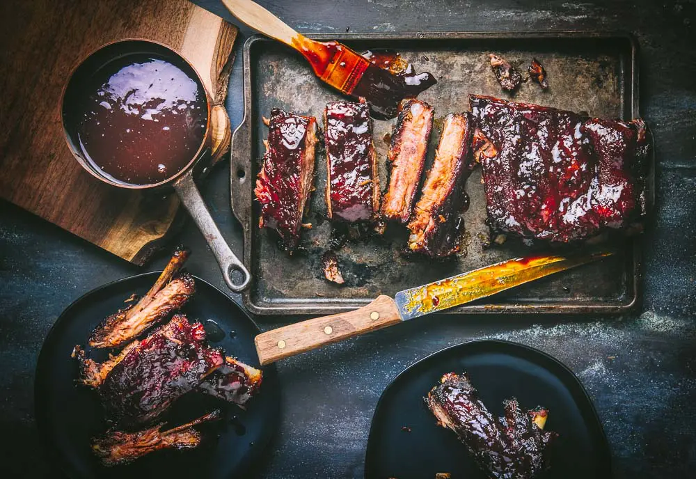 Glazed barbecued pork ribs