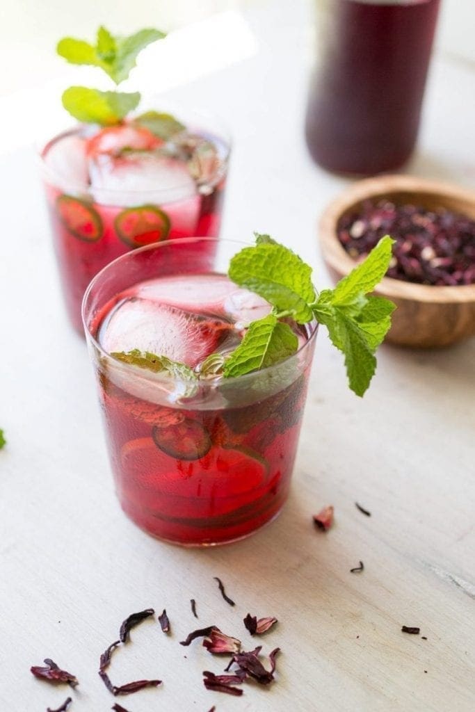 Hibiscus Cocktail with Mint and Jalapeño 